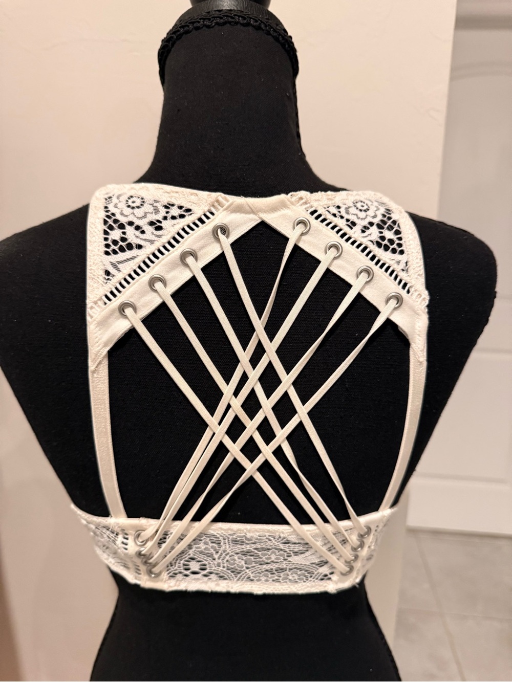 Victoria's Secret Ivory Lace Very Sexy Push-Up Bra